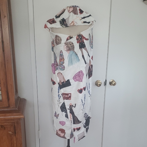 Taylor Swift Other - Taylor Swift Artistic Print Blanket - Multicolor